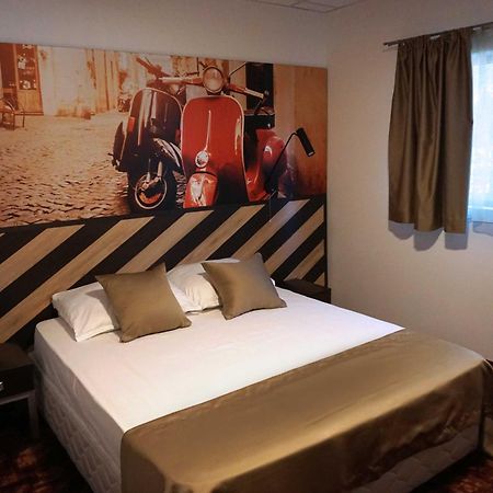Hotel Ihtiman ภายนอก รูปภาพ