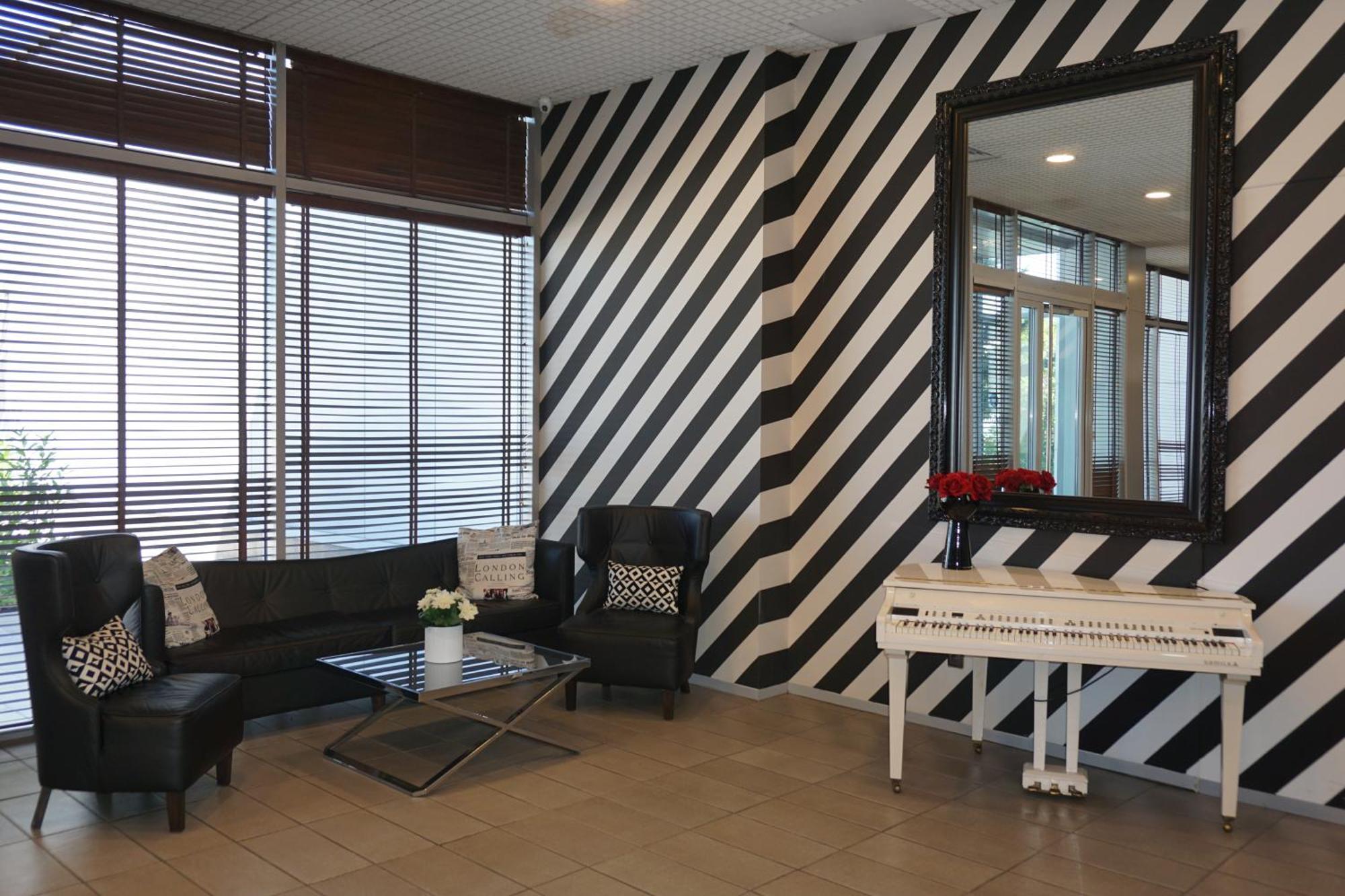 Hotel Ihtiman ภายนอก รูปภาพ