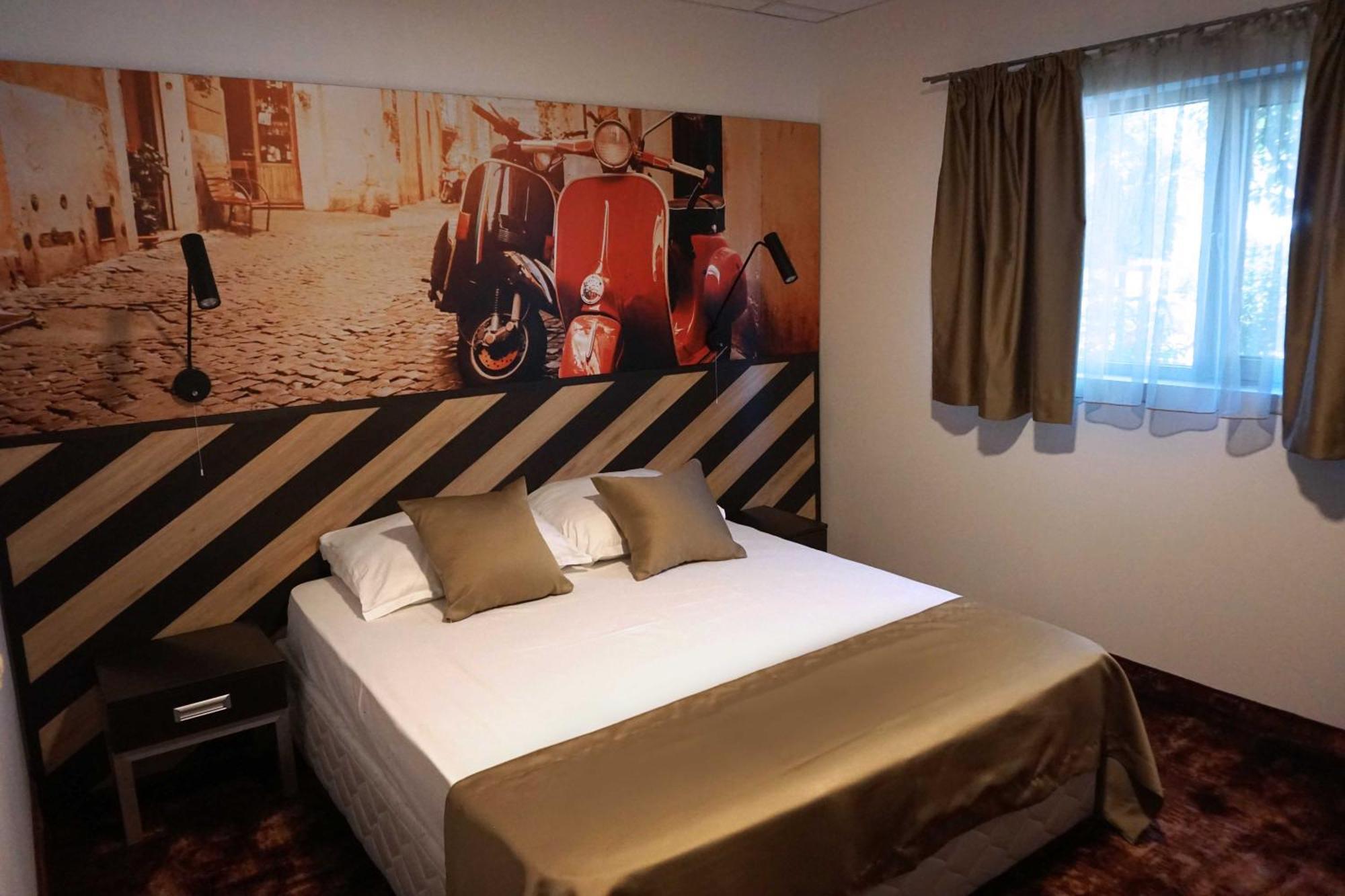 Hotel Ihtiman ภายนอก รูปภาพ