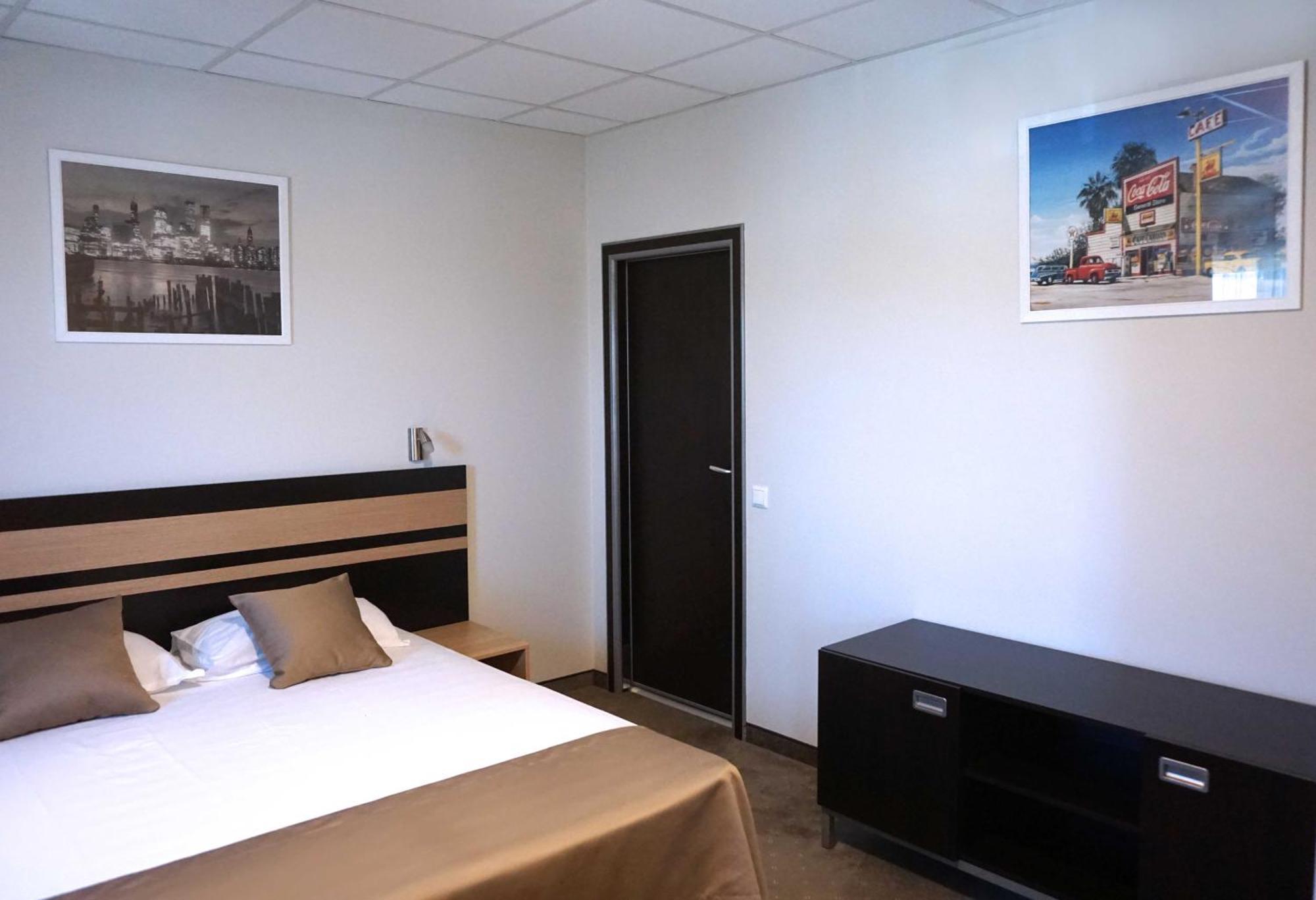 Hotel Ihtiman ภายนอก รูปภาพ