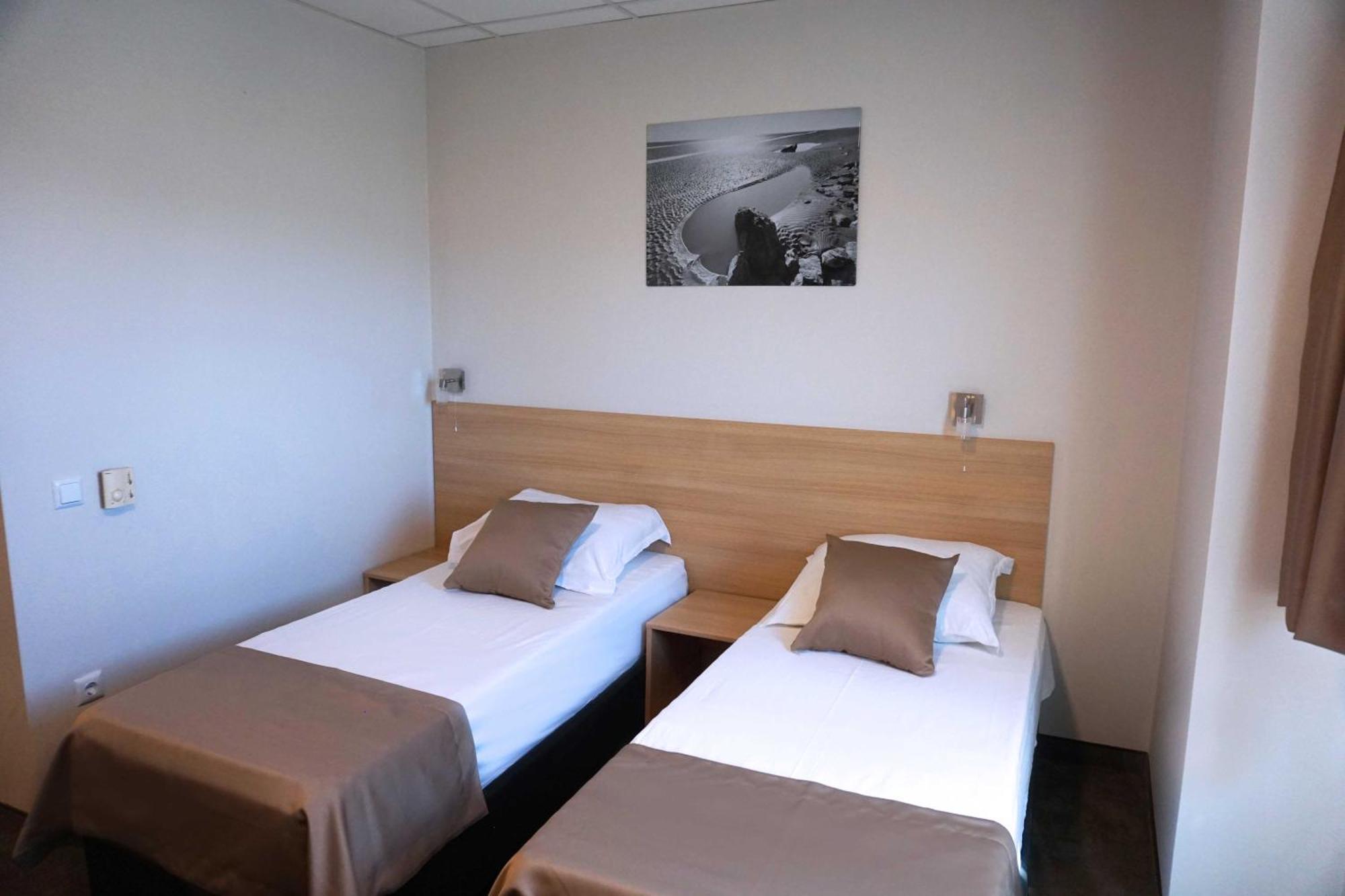 Hotel Ihtiman ภายนอก รูปภาพ