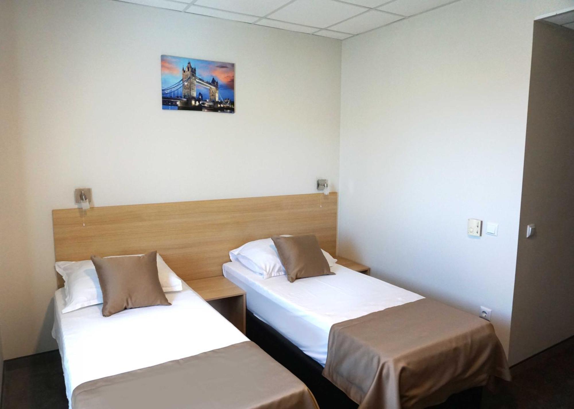 Hotel Ihtiman ภายนอก รูปภาพ